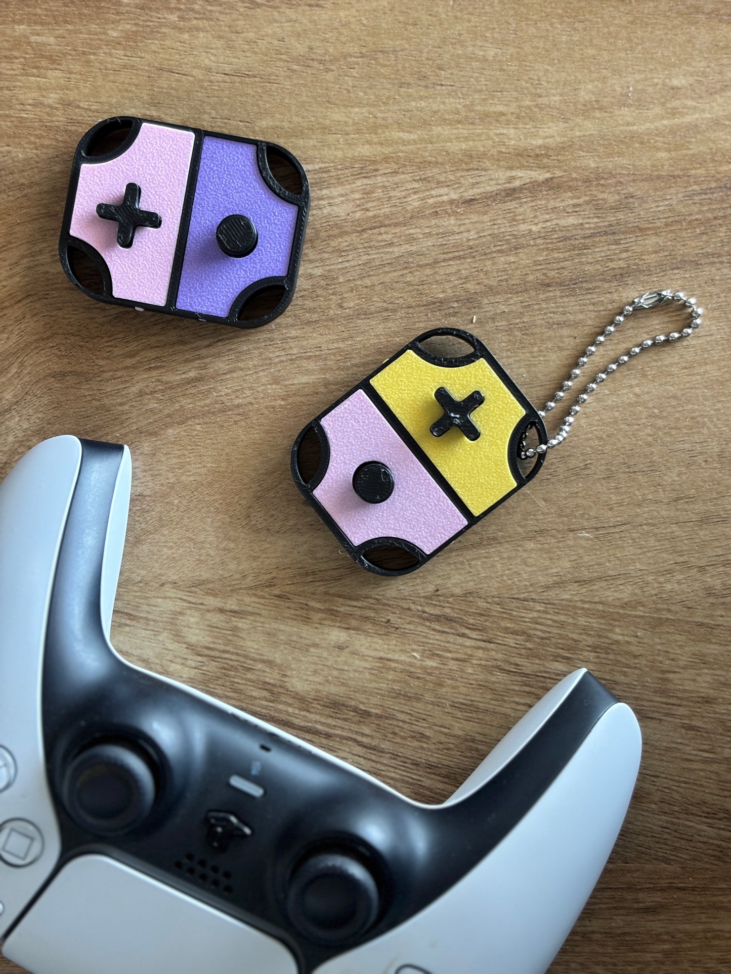 Clitendo | Retro Gamepad Keychain Fidget
