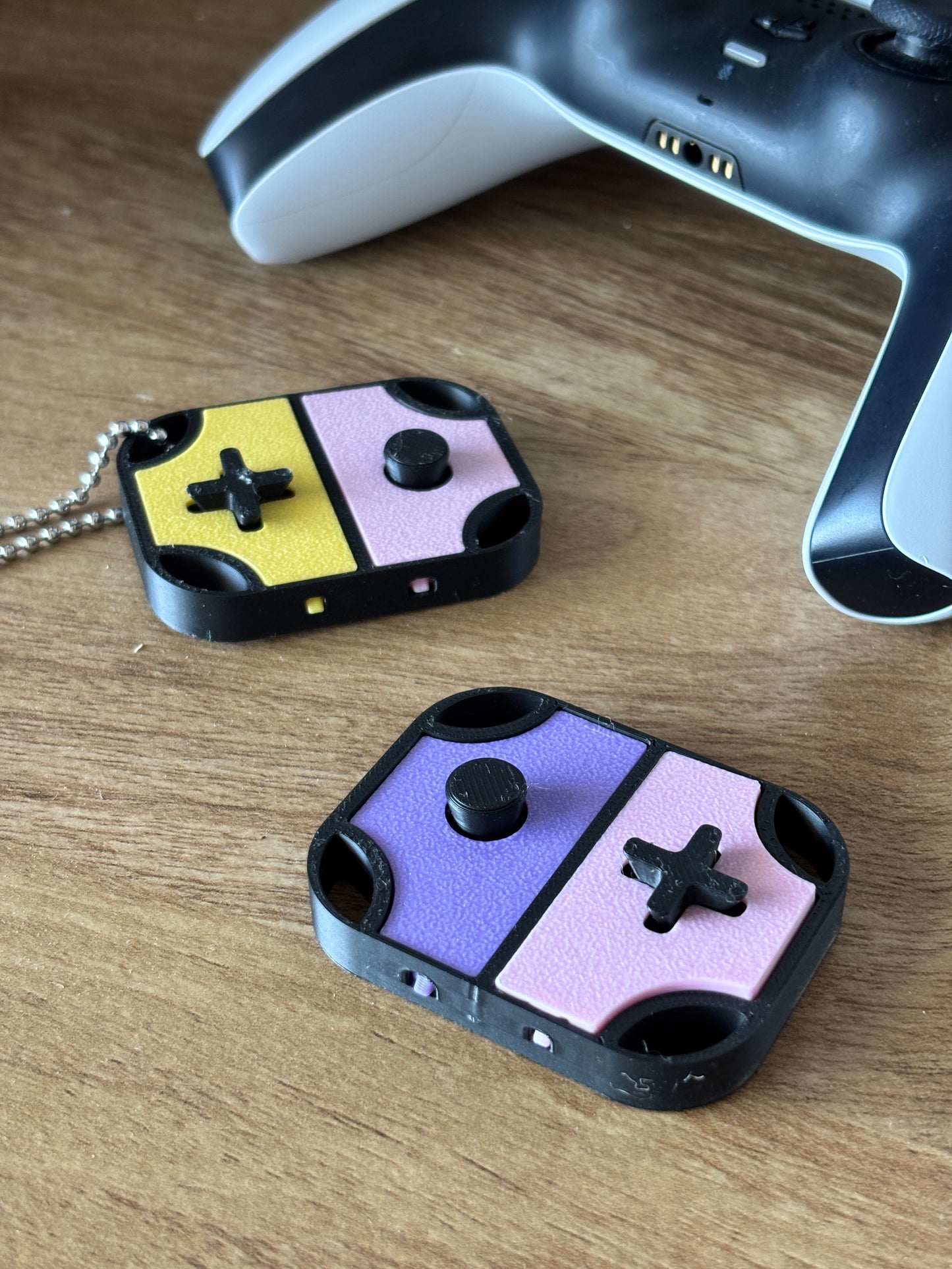 Clitendo | Retro Gamepad Keychain Fidget